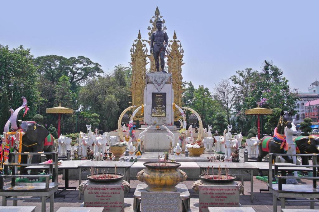 B2 Chiang Rai Night Bazaar Boutique & Budget Hotel Bagian luar foto